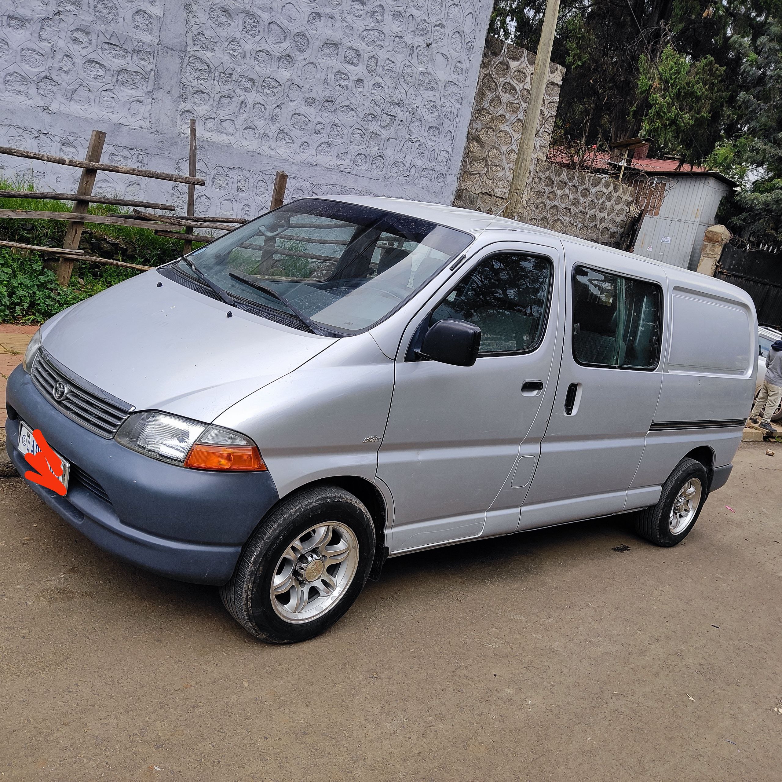 2008 Model-Toyota Hiace Dolphin