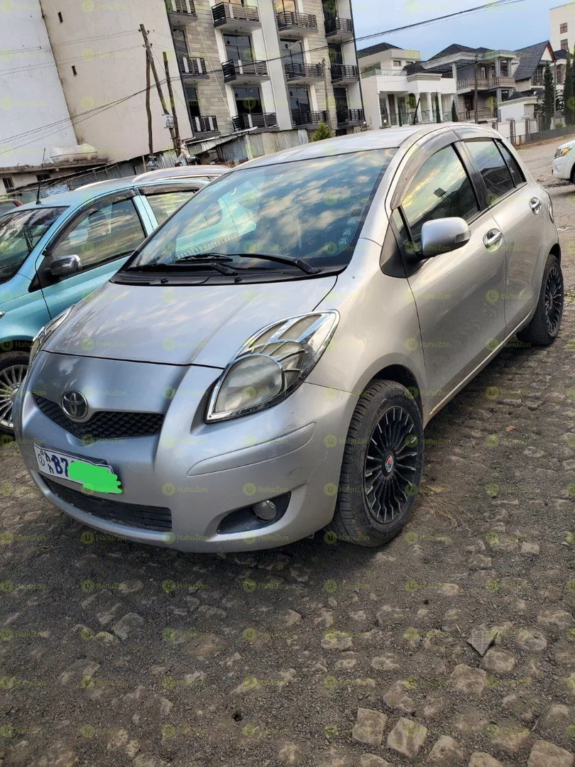 2010 Model-Toyota Yaris Compact