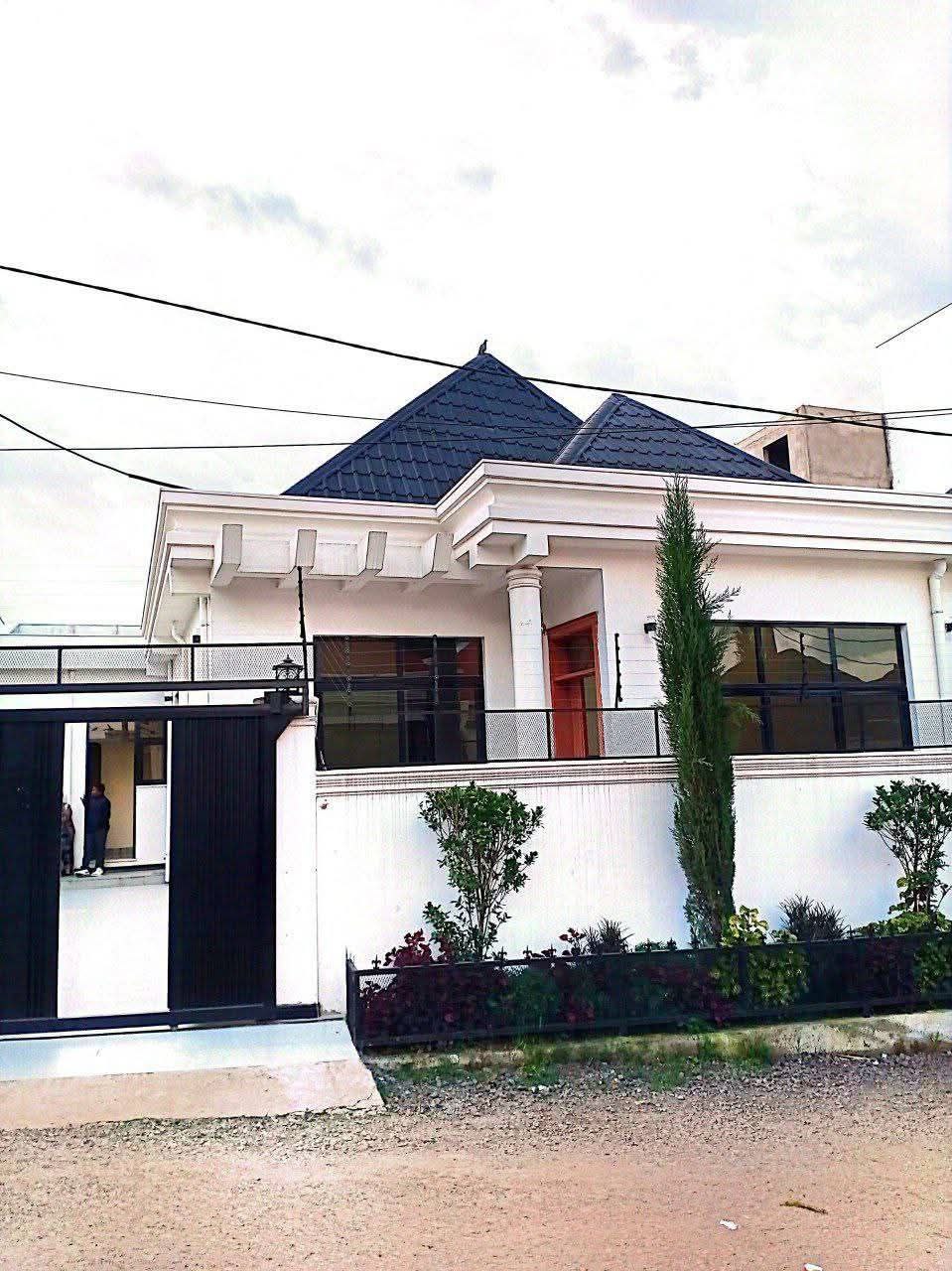 180 ካሬ የሚሸጥ ቪላ ቤት በሰሚት