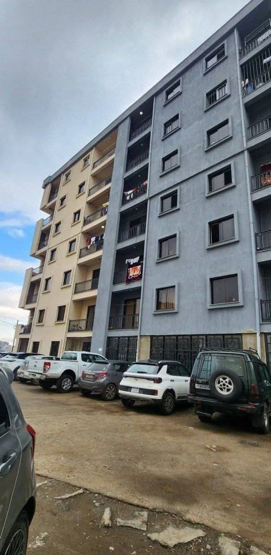 180 ካሬ የሚሸጥ አፓርትመንት በአያት 5
