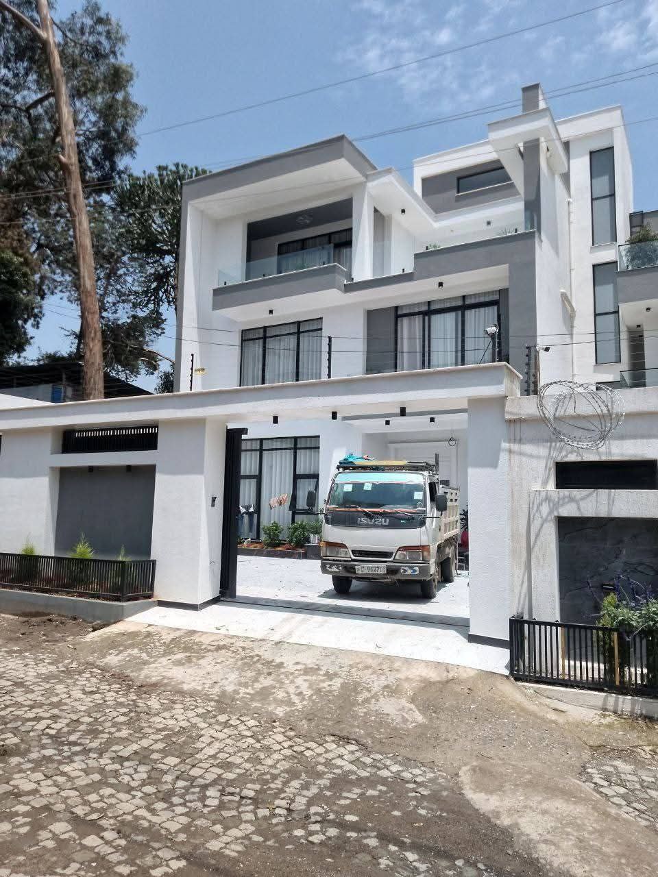 325 ካሬ G+2 የሚሸጥ ቤት በሲ ኤም ሲ