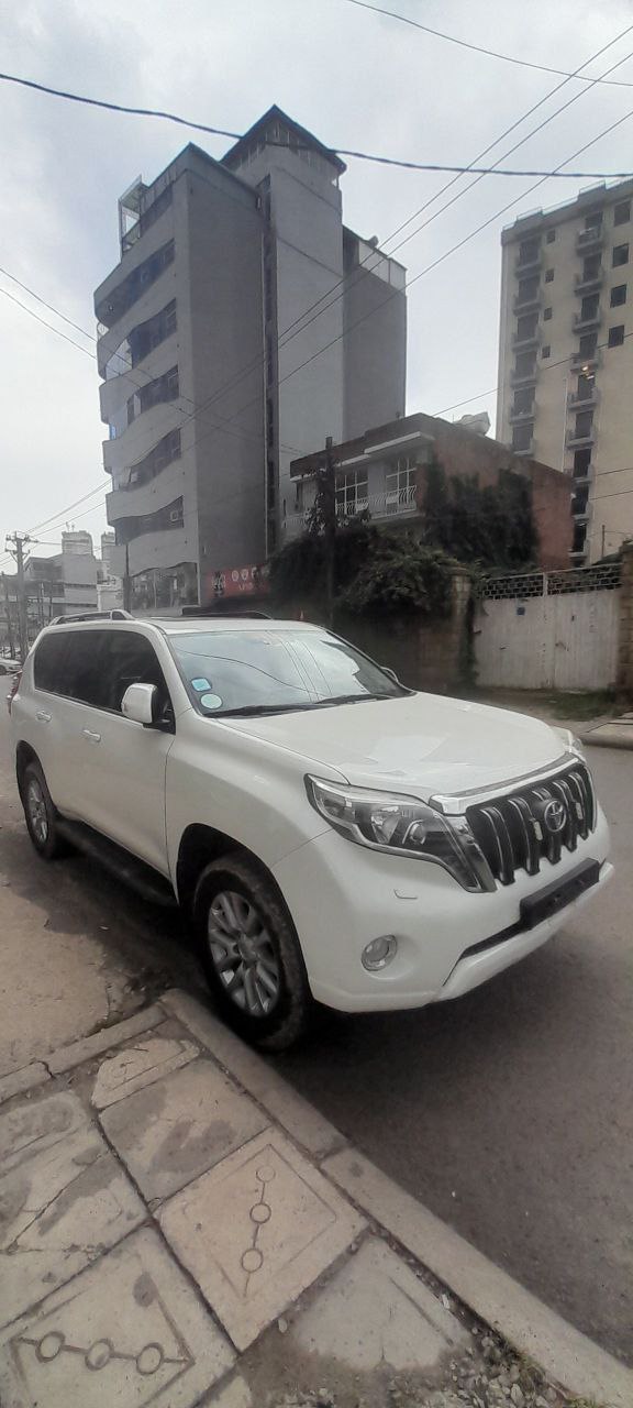 2017 Model-Toyota Landcruiser Prado