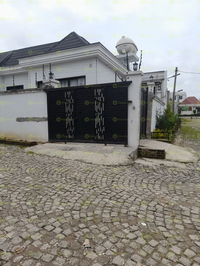 250 ካሬ የሚሸጥ ቪላ ቤት በሰሚት