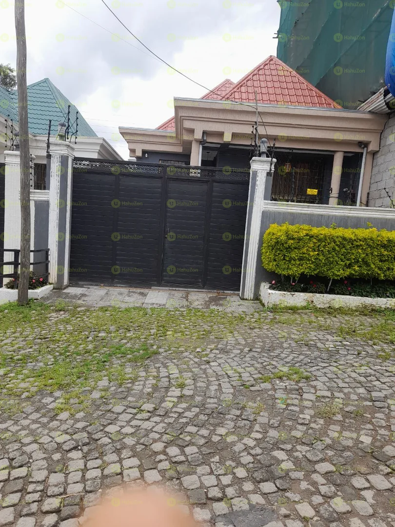 200 ካሬ የሚሸጥ ቪላ ቤት በሰሚት