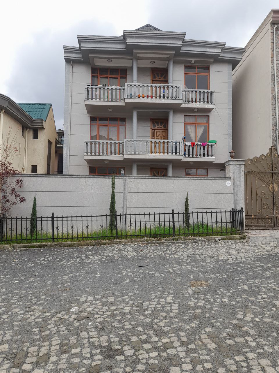 250 ካሬ የሚሸጥ G+2 ቤት በሰሚት