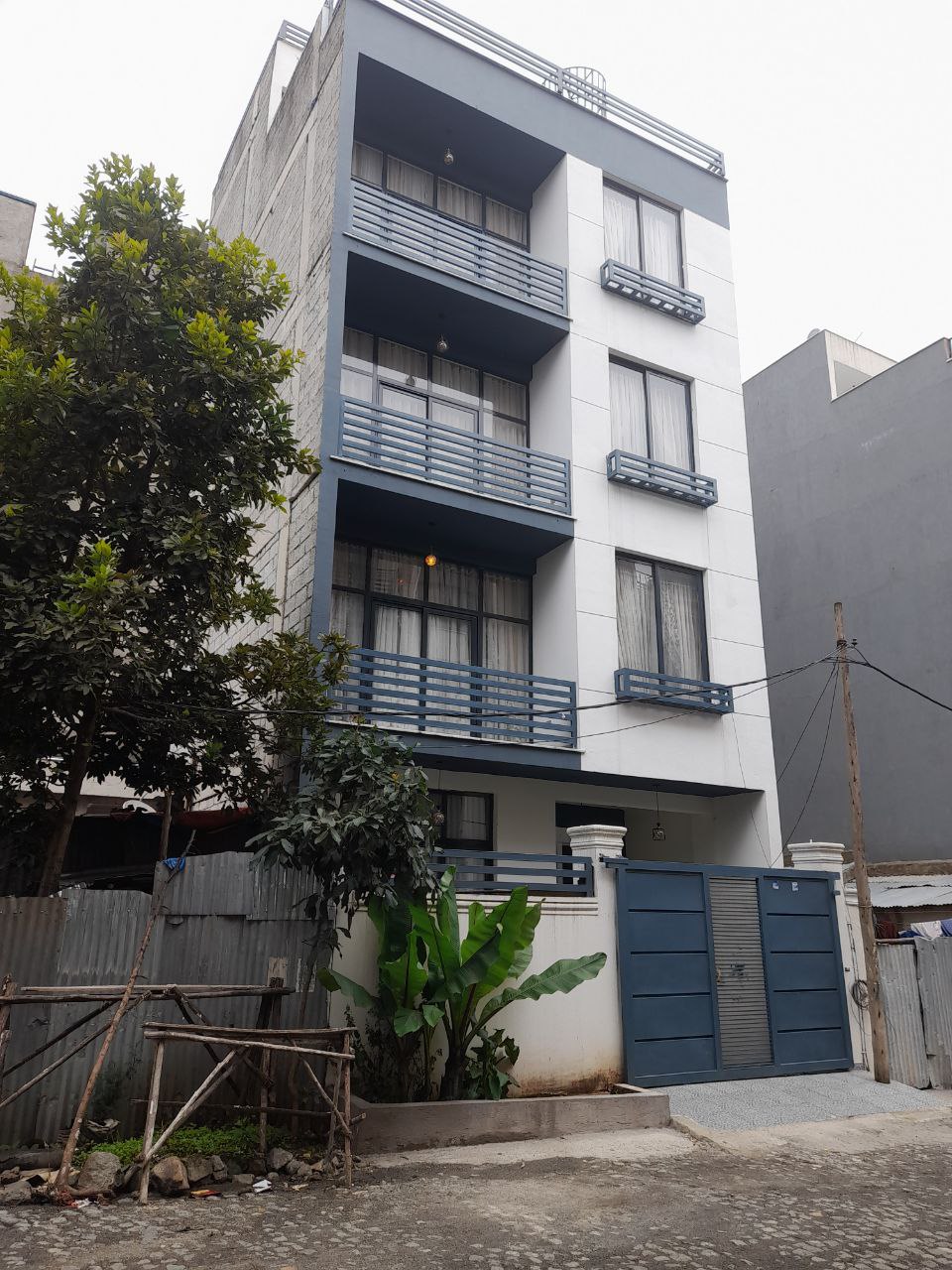 75 ካሬ የሚሸጥ G+4 ቤት በሰሚት