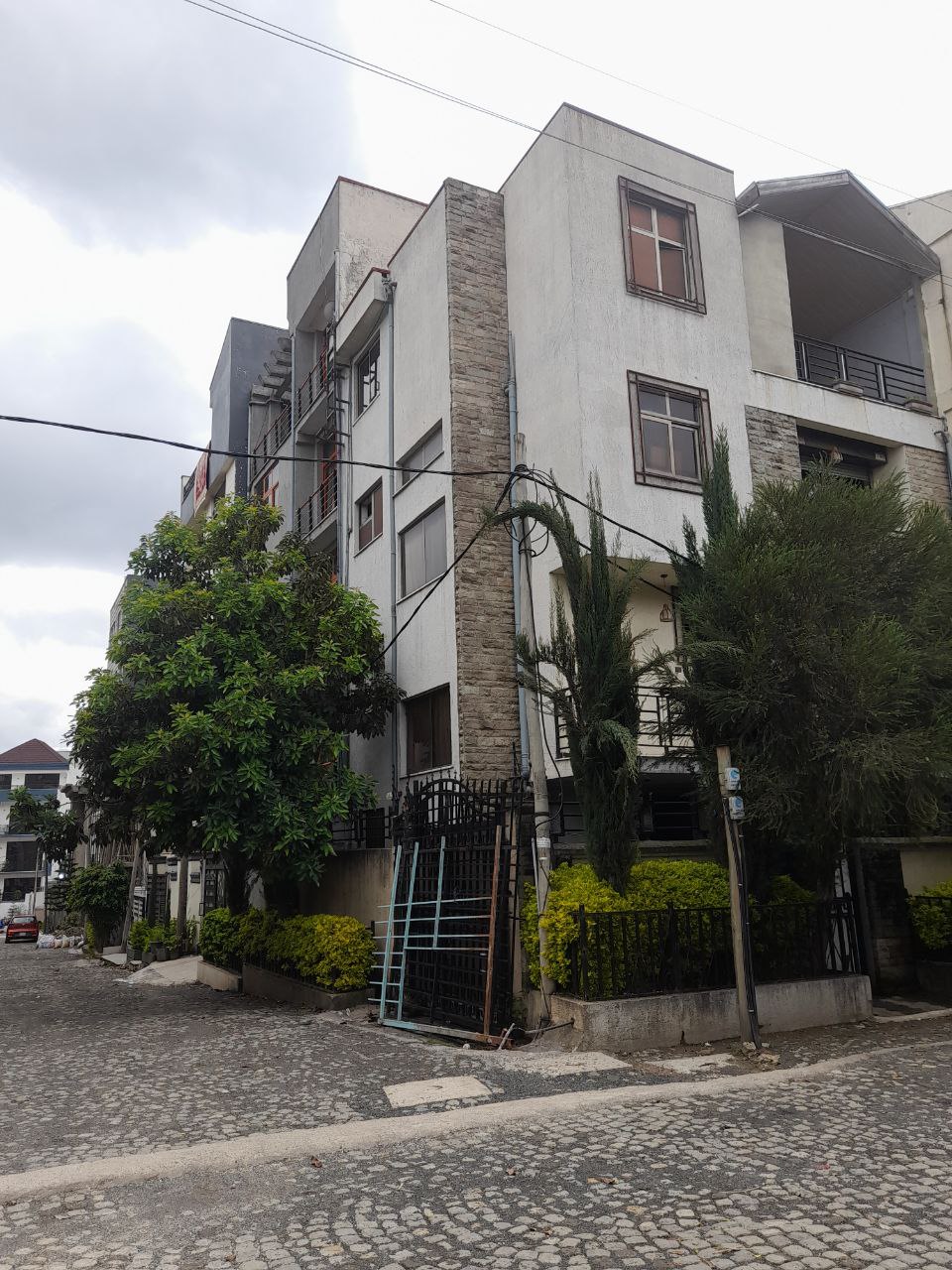 75 ካሬ የሚሸጥ G+4 ቤት በሰሚት