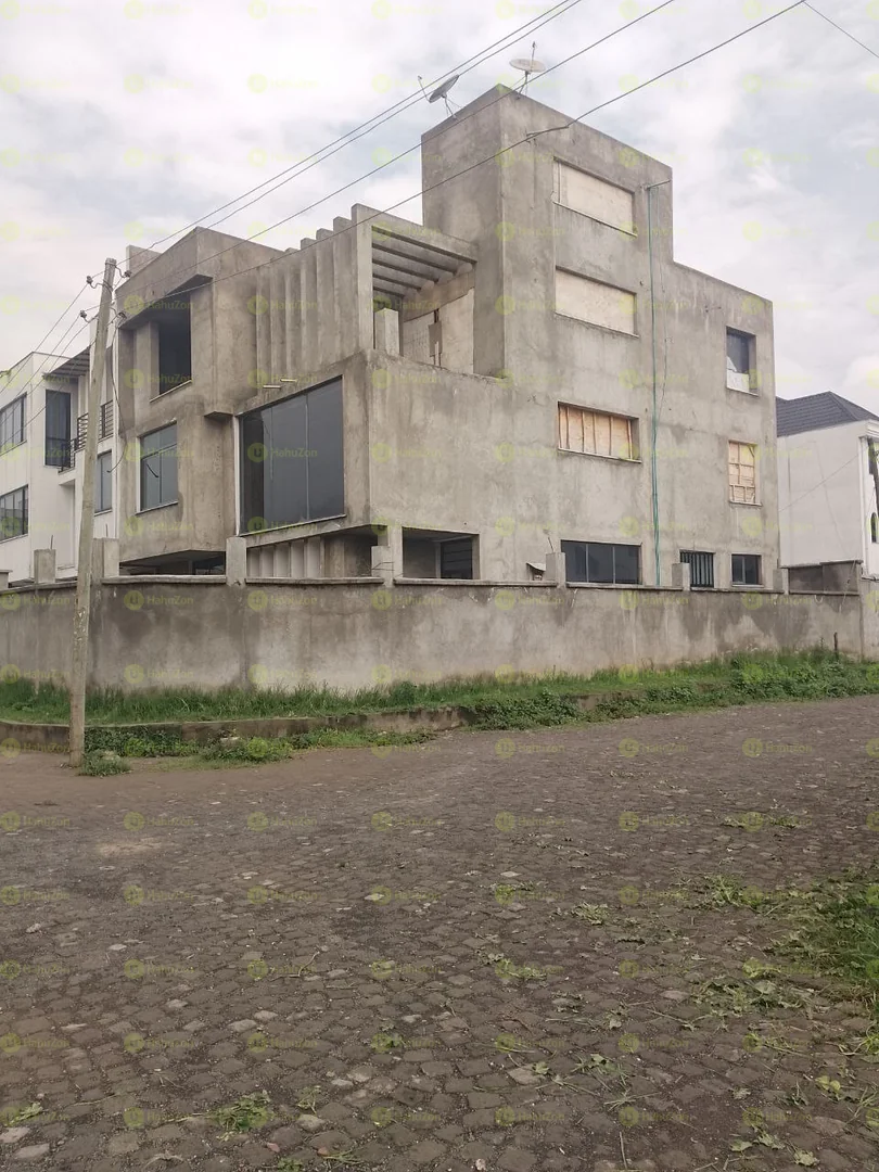 250 ካሬ የሚሸጥ G+2 ቤት በሰሚት