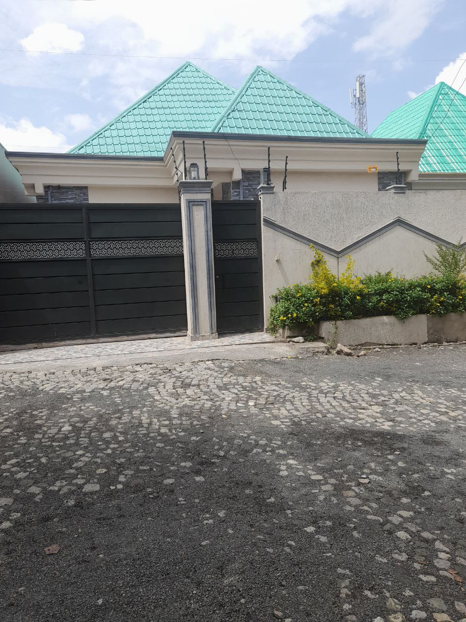 250 ካሬ የሚሸጥ ቪላ ቤት በሰሚት