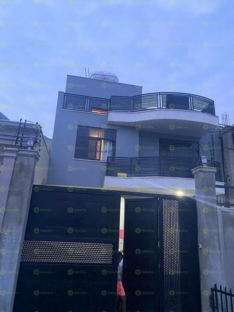 165 ካሬ የሚሸጥ G+2 ቤት በሰሚት