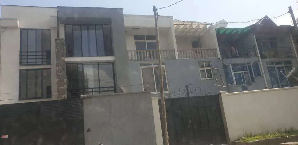 125 ካሬ የሚሸጥ G+1 ቤት በፍየል ቤት