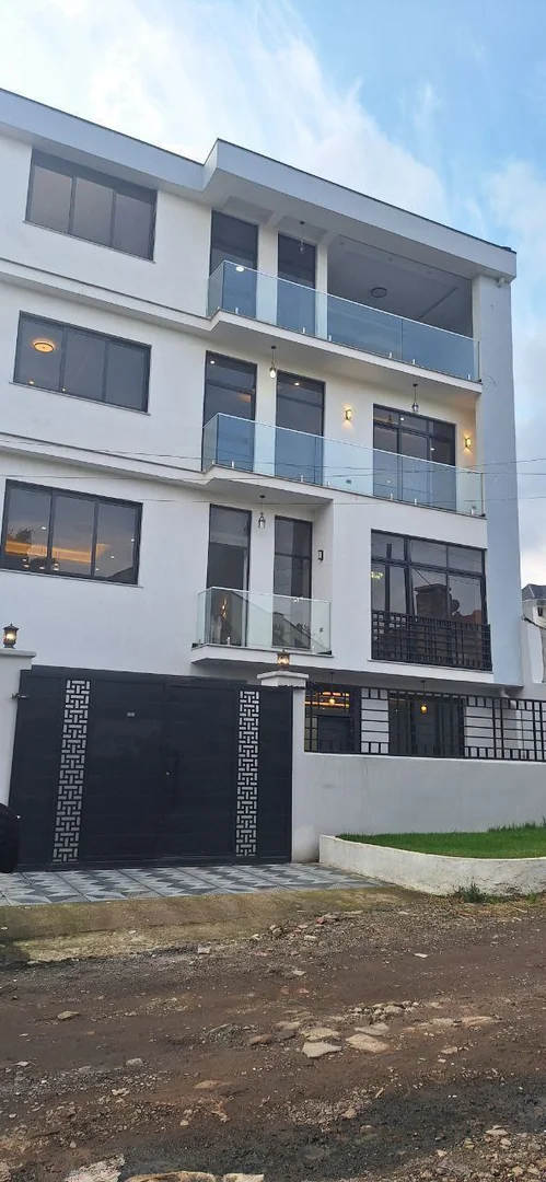 150 ካሬ የሚሸጥ G+3 ቤት በሲ ኤም ሲ