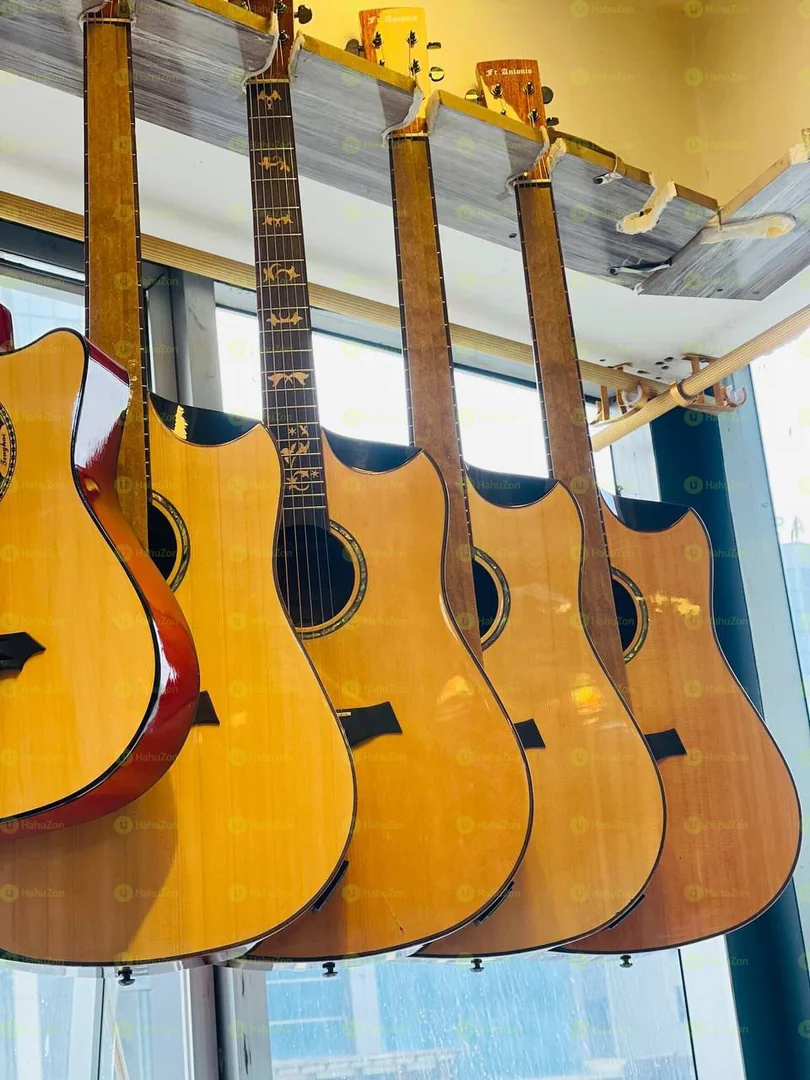 FR. ANTONIO 810 Guitar