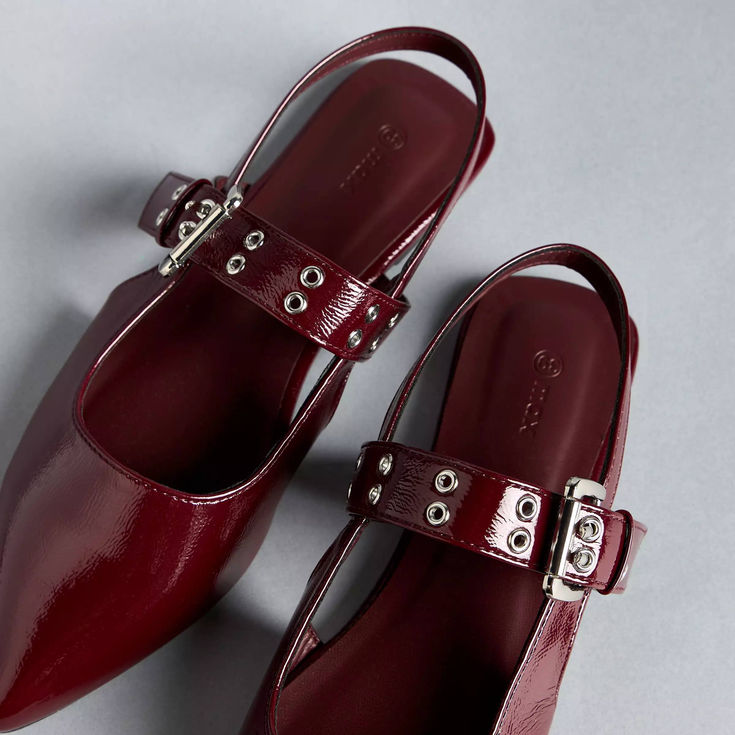 Max Pointy Toe Buckle Sling Back Women's Flat