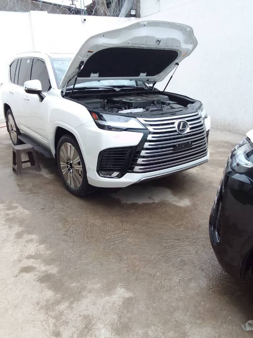 2024 Model-LexusLX600 Ultra