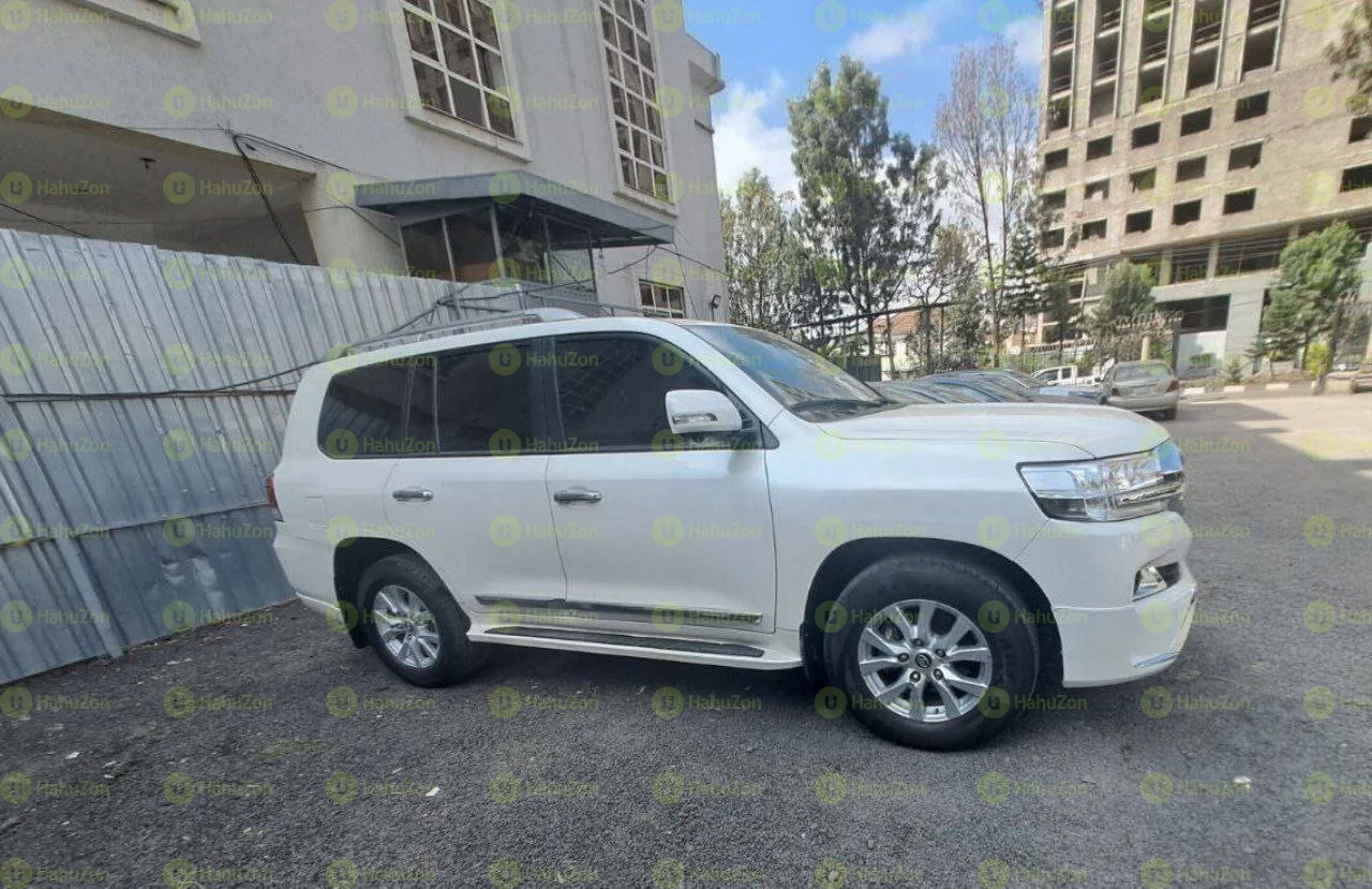 2019 Model-Toyota Landcruiser V8