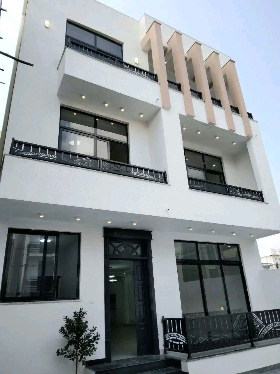 225 ካሬ የሚሸጥ G+2 ቤት በአያት