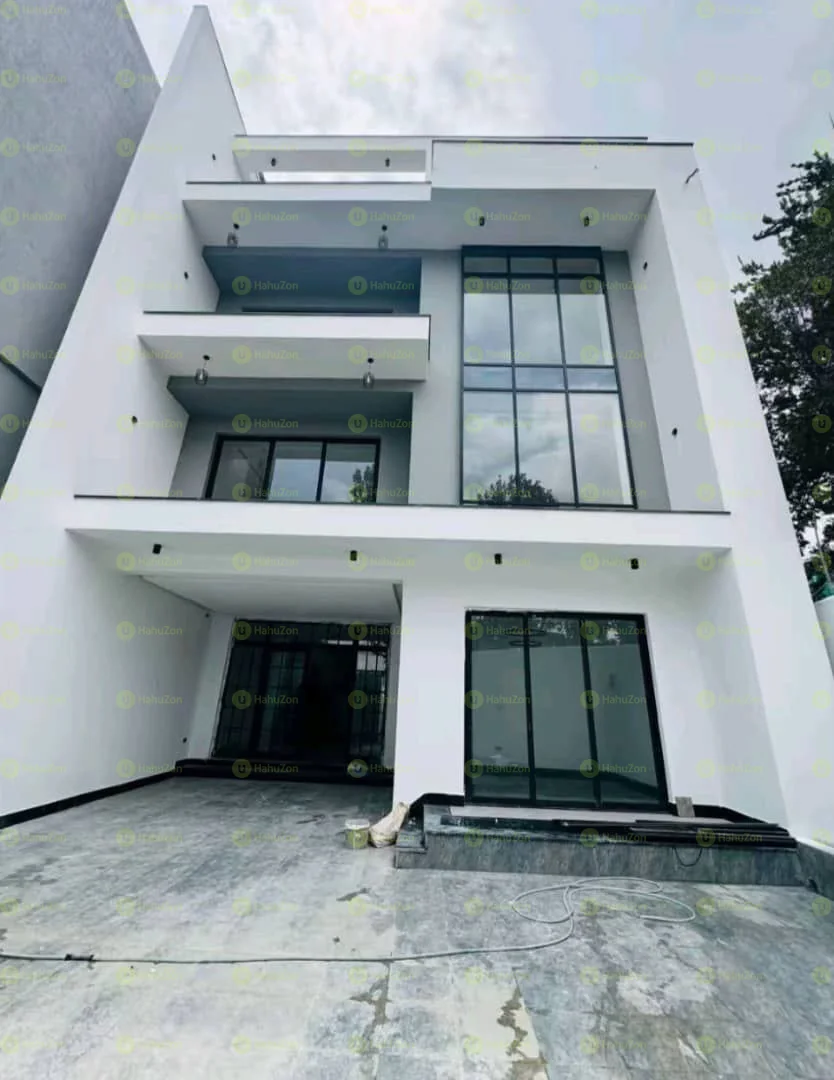 230 ካሬ የሚሸጥ G+3 ቤት በመገናኛ የምቼ