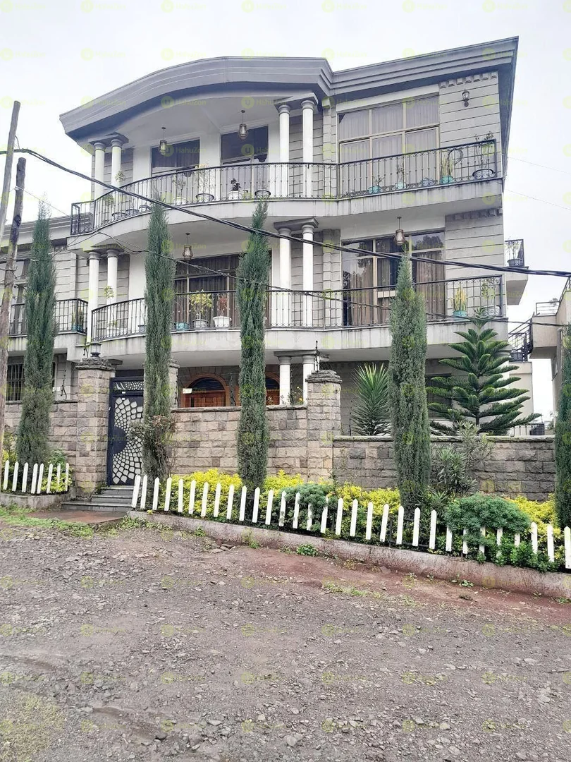 400 ካሬ የሚሸጥ G+2 ቤት በአያት መሪ