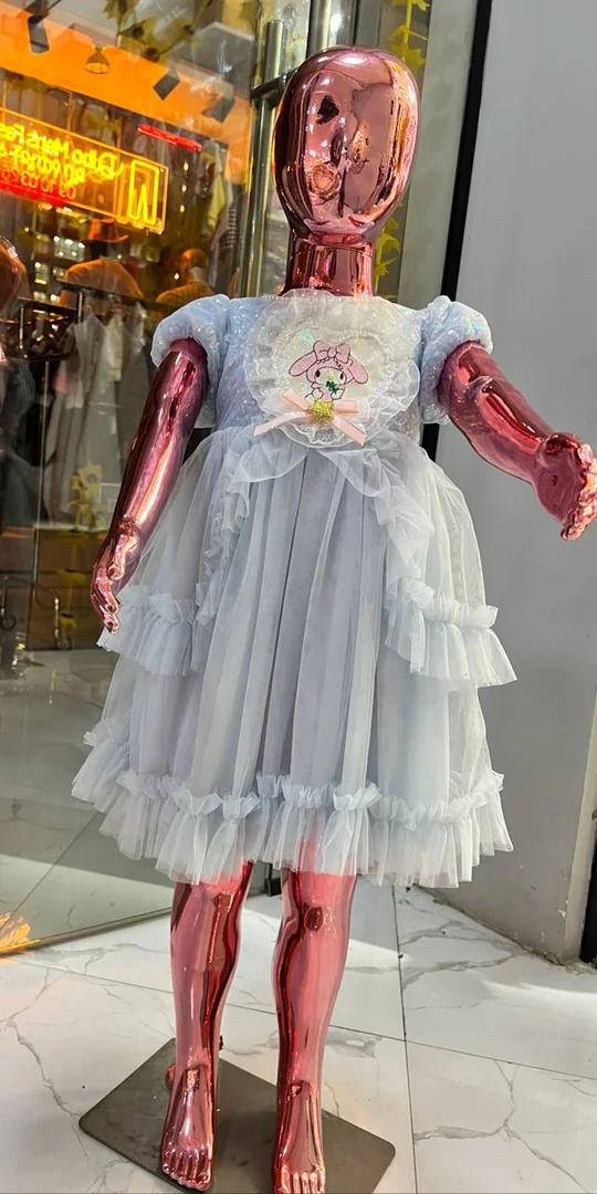 ቀሚስ እና ፀጉር ላይ የሚደረግ ቬል