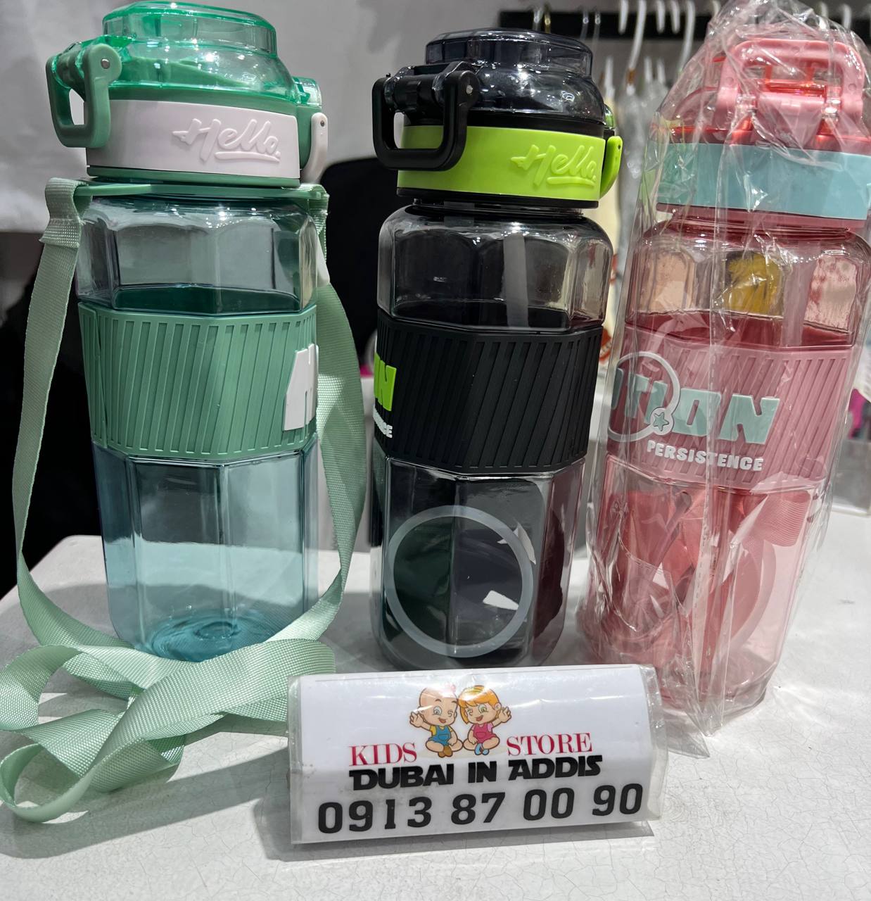 ስትሮ እንዲሁም ማንጠልጠያ ያለው ኳሊቲ የውሀ መያዣ