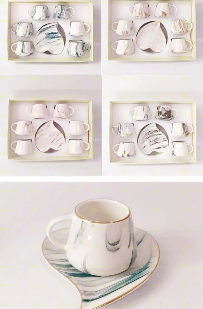 የቡና ስኒዎች ከማስቀመጫ ጋር