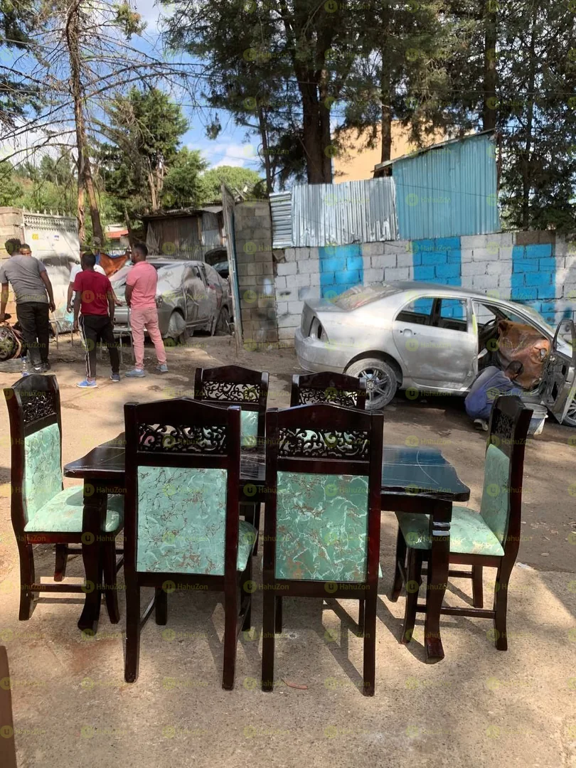 ባለ 6 ወንበር የምግብ ጠረጴዛ