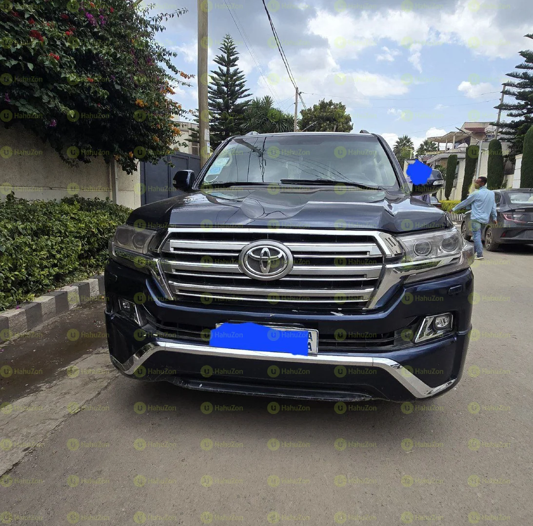 2017 Model-Toyota Landcruiser V8  VX.R