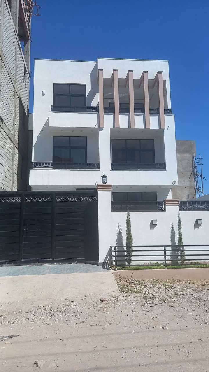 200 ካሬ የሚሸጥ G+2 ቤት በአያት