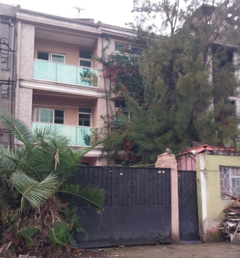 72 ካሬ የሚሸጥ G+2  ቤት በሰሚት