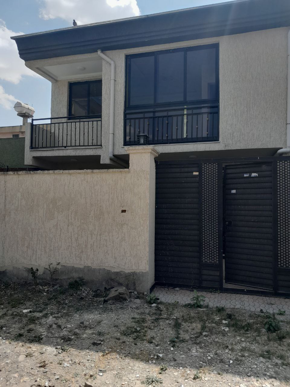 140 ካሬ የሚሸጥ ጂ+1 ቤት በለገጣፎ