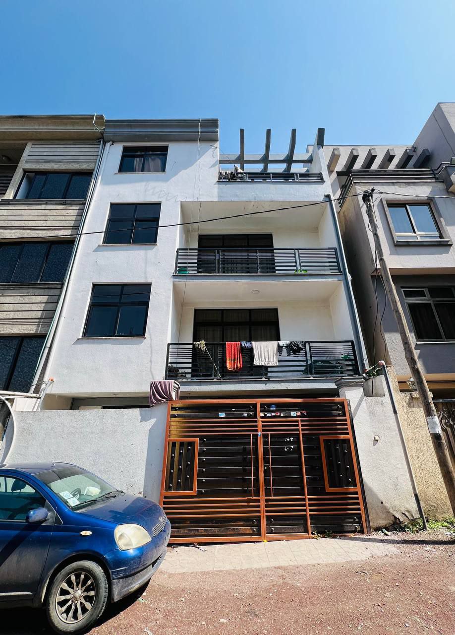 72 ካሬ የሚሸጥ G+3  ቤት በሀይሌ ጋርመንት