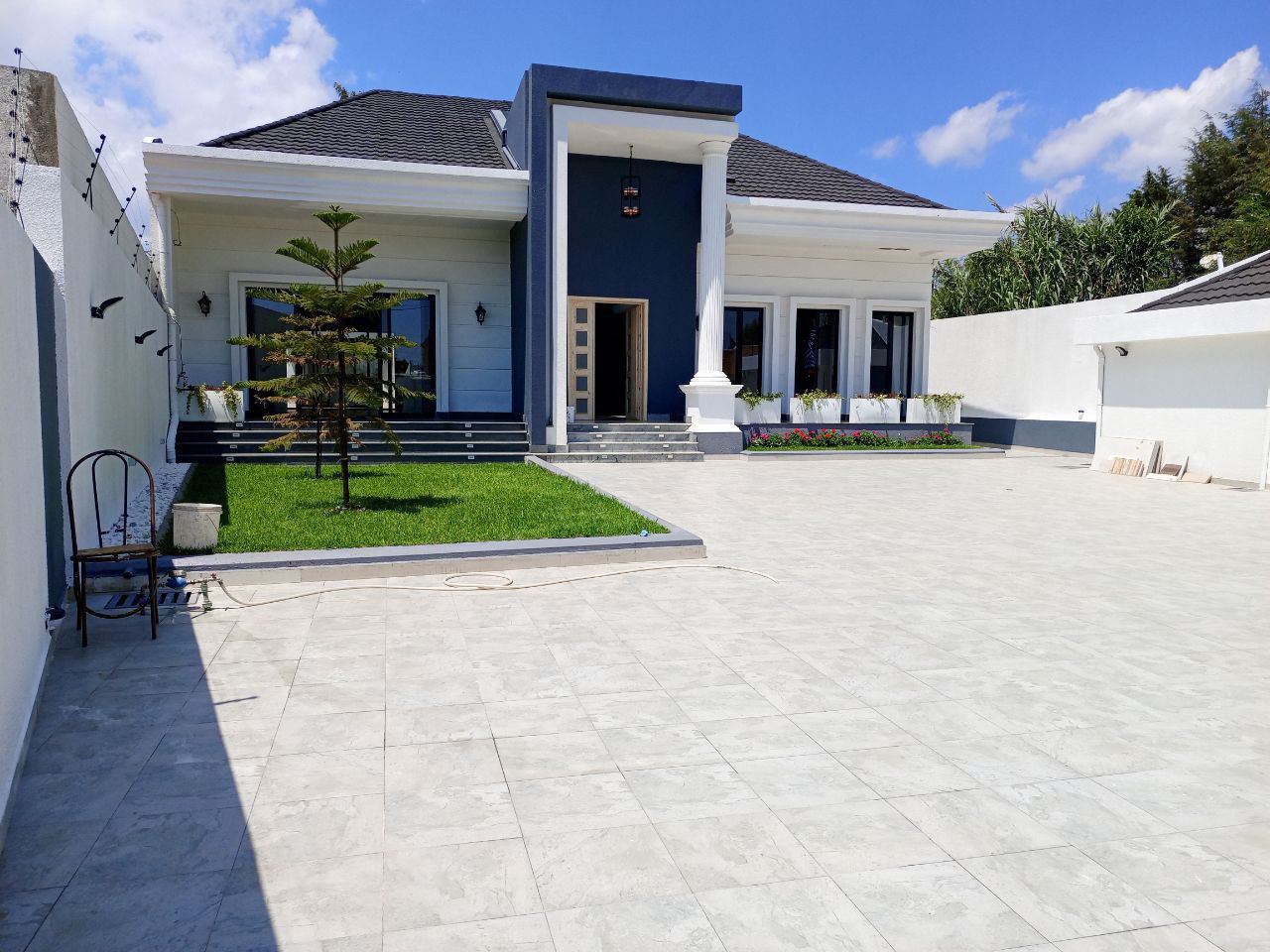 750 ካሬ የሚሸጥ ዘመናዊ ቪላ ቤት በወሰን