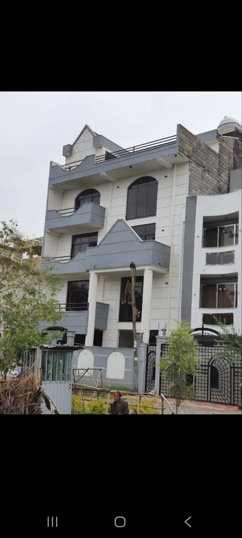 175 ካሬ የሚሸጥ G+3 ቤት በሰሚት