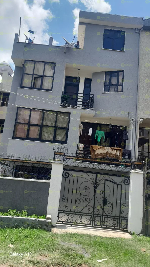 94 ካሪ የሚሸጥ ቤት በG+3 በቃሊቲ አለም ባንክ