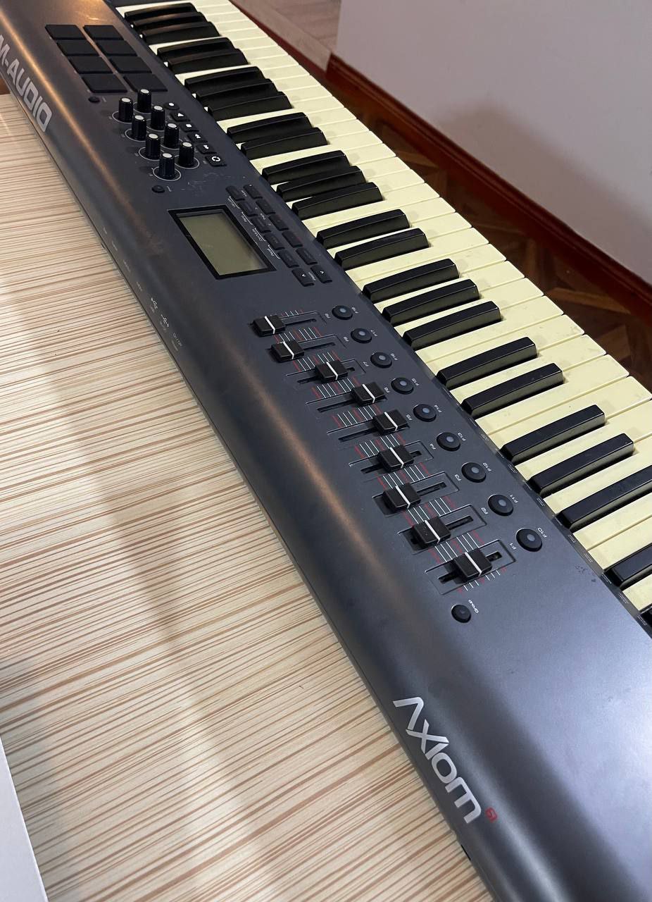 M - Audio Midi Keyboard