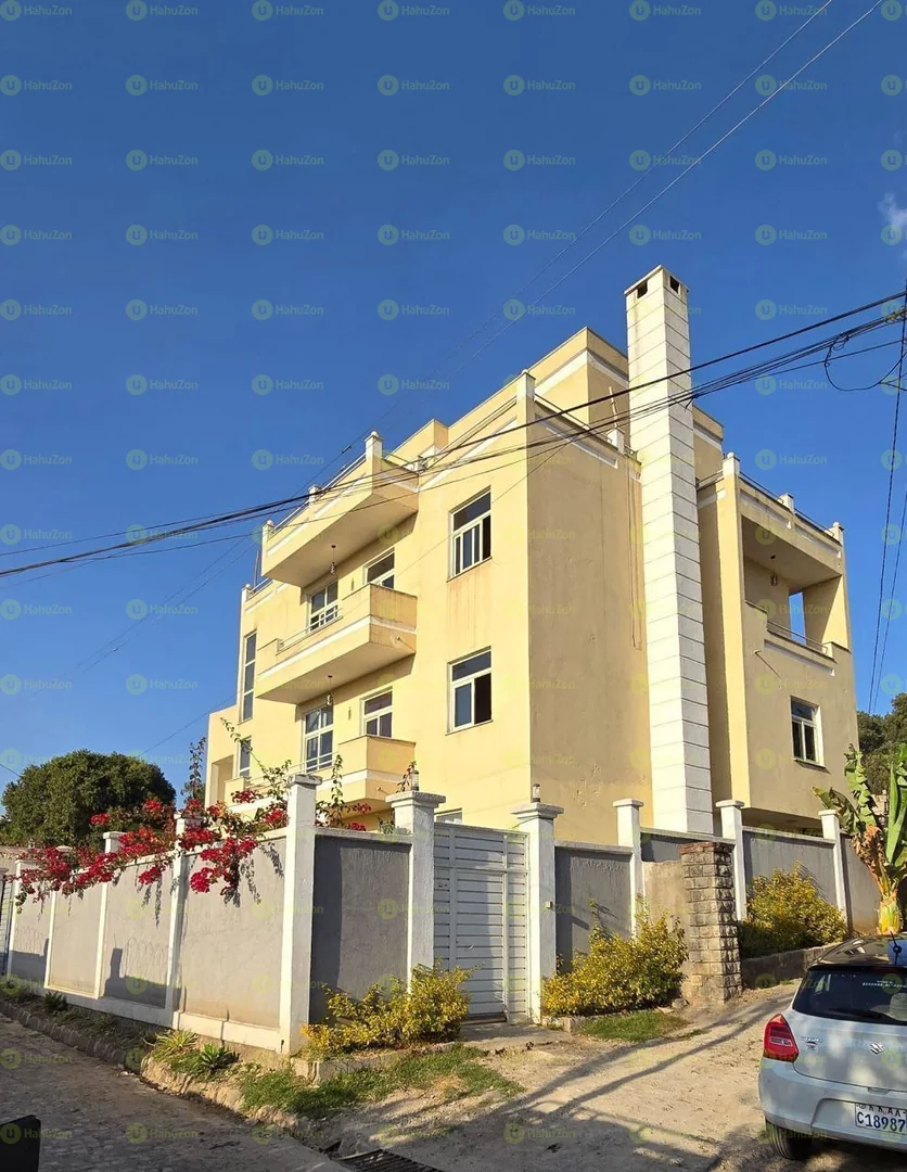 300 ካሬ የሚሸጥ ቤት በቦሌ እሯንዳ