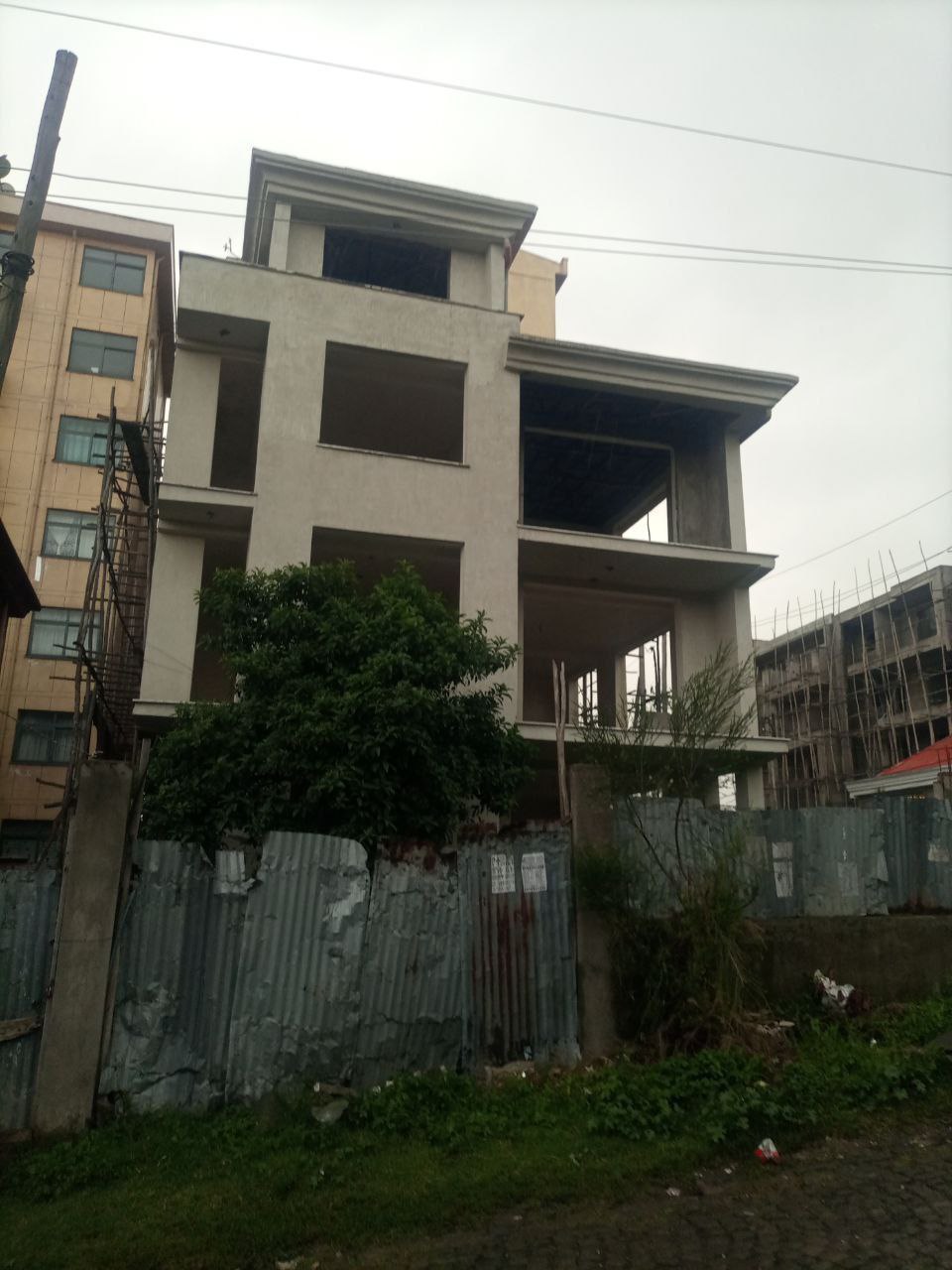 350 ካሬ የሚሸጥ G+2+ ቤት በሰሚት ዋሽንግተን