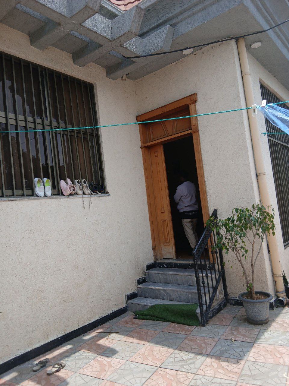 150 ካሬ የሚሸጥ ቪላ ቤት በአያት