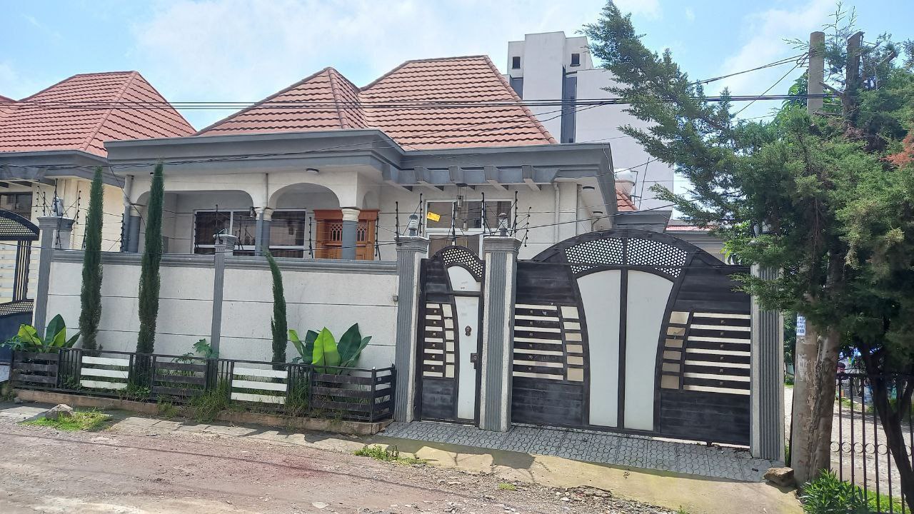 260 ካሬ የሚሸጥ ቪላ ቤት በአያት ኮንፓውንድ