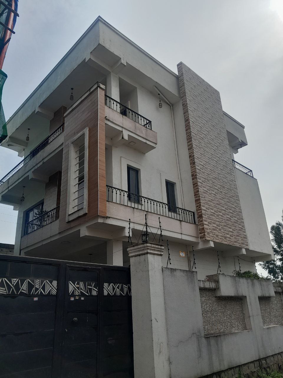 150 ካሬ የሚሸጥ ቤት በአያት