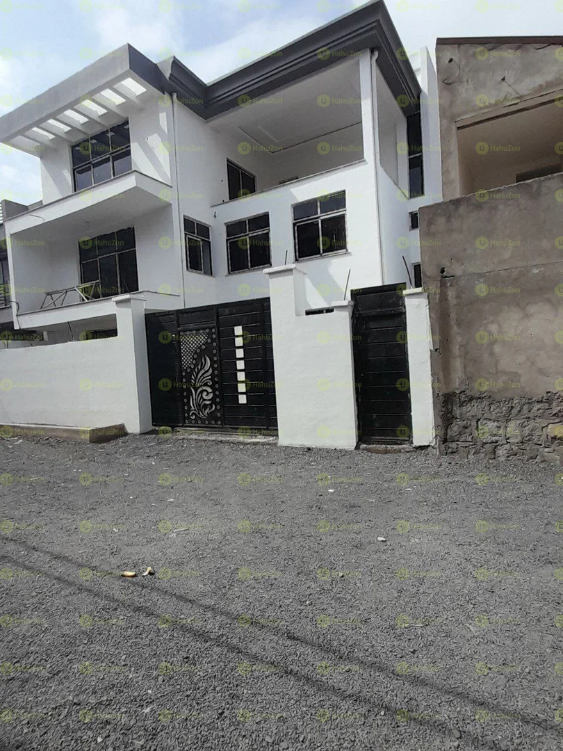 250 ካሬ የሚሸጥ G+2 ቤት በአያት