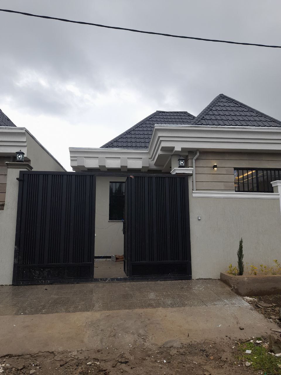 153 ካሬ የሚሸጥ ቪላ ቤት በአያት