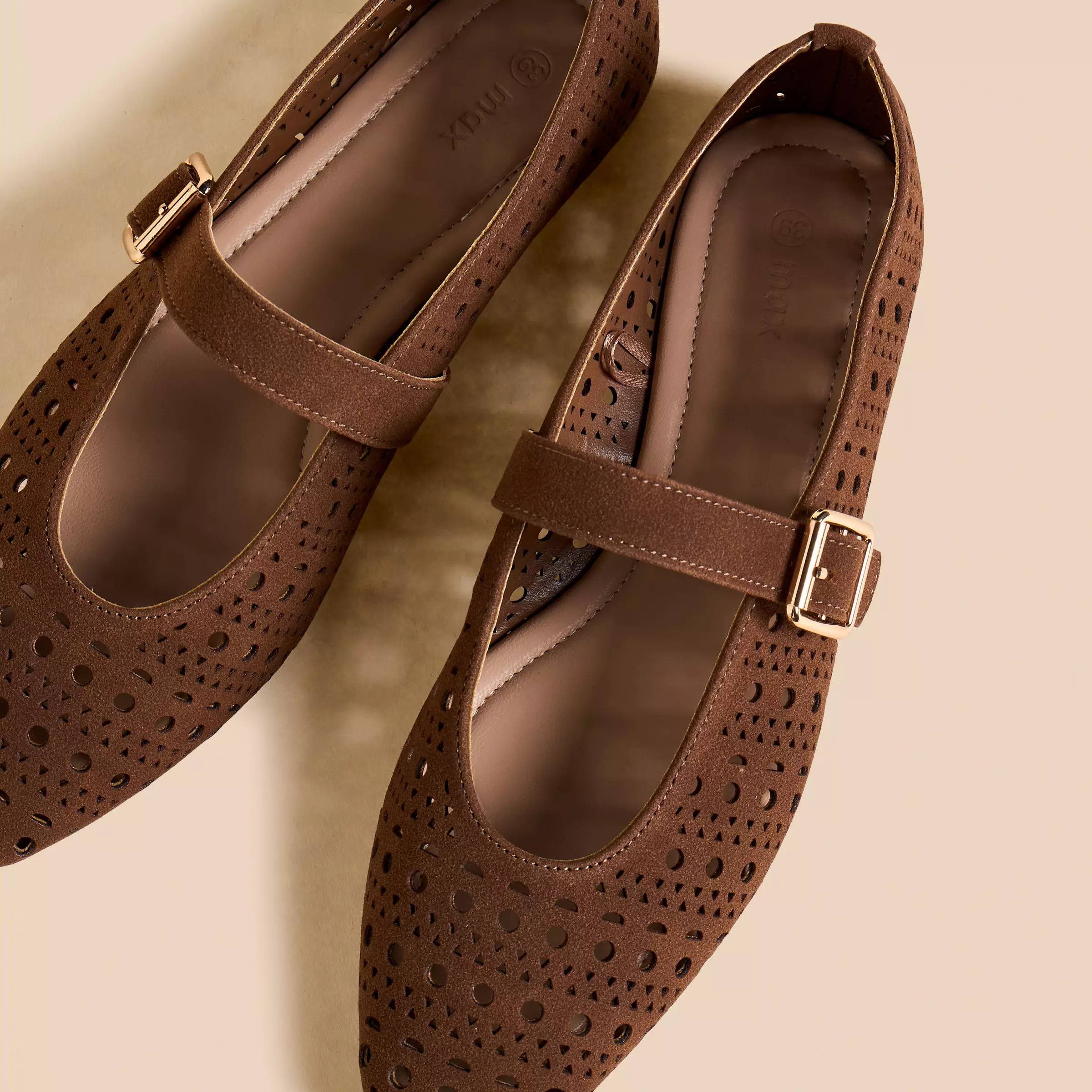Max Cutout Detail Mary Jane Shoes With Buckle Closure
