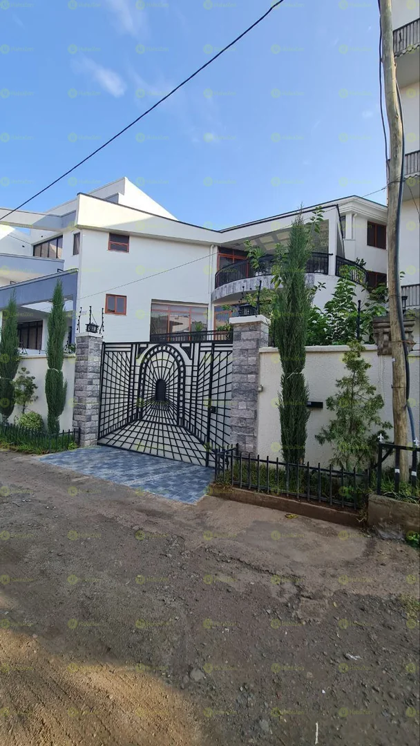 250 ካሬ የሚሸጥ G+2 ቤት በአያት