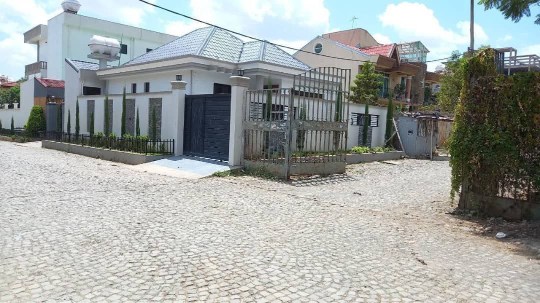 165 ካሬ የሚሸጥ ቪላ ቤት በአያት ዞን