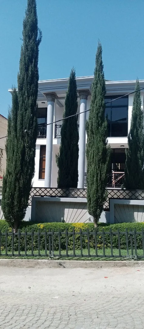 250 ካሬ የሚሸጥ G+2 ቤት በፊጋ