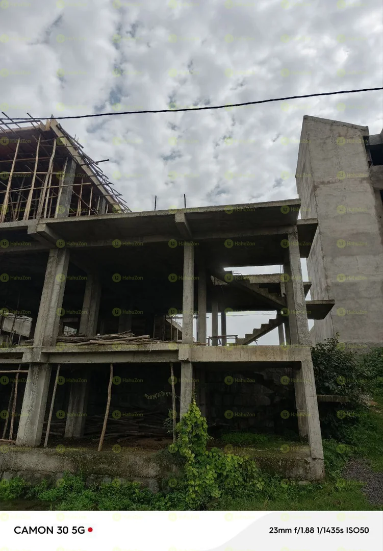 150 ካሬ የሚሸጥ ሁለት እስላብ የወጣ ቤት በአያት