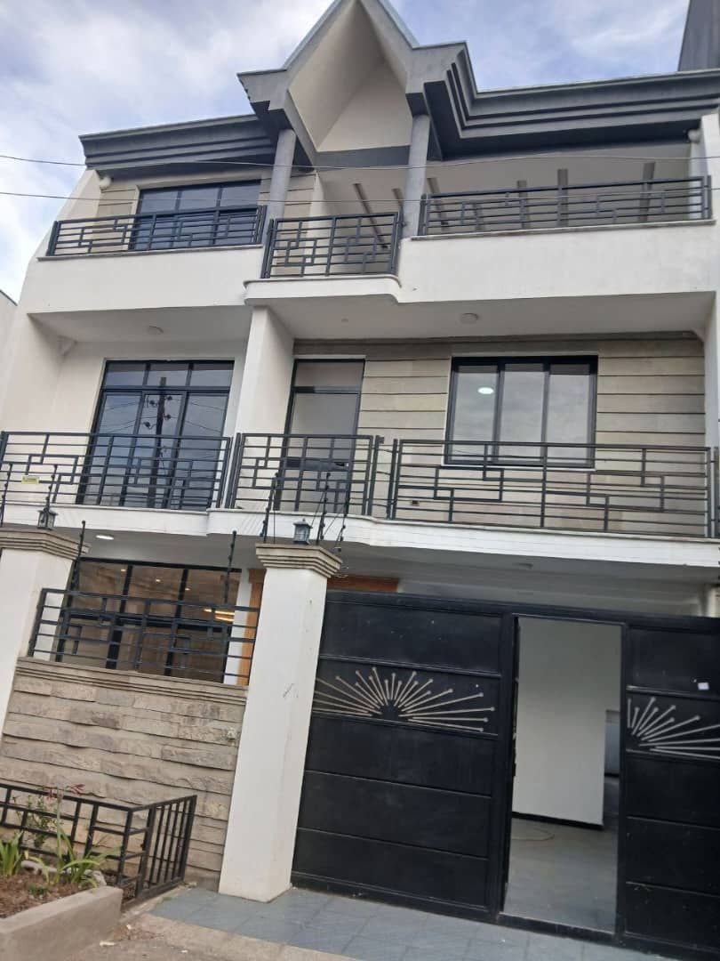 150 ካሬ የሚሸጥ G+2 ቤት በሰሚት
