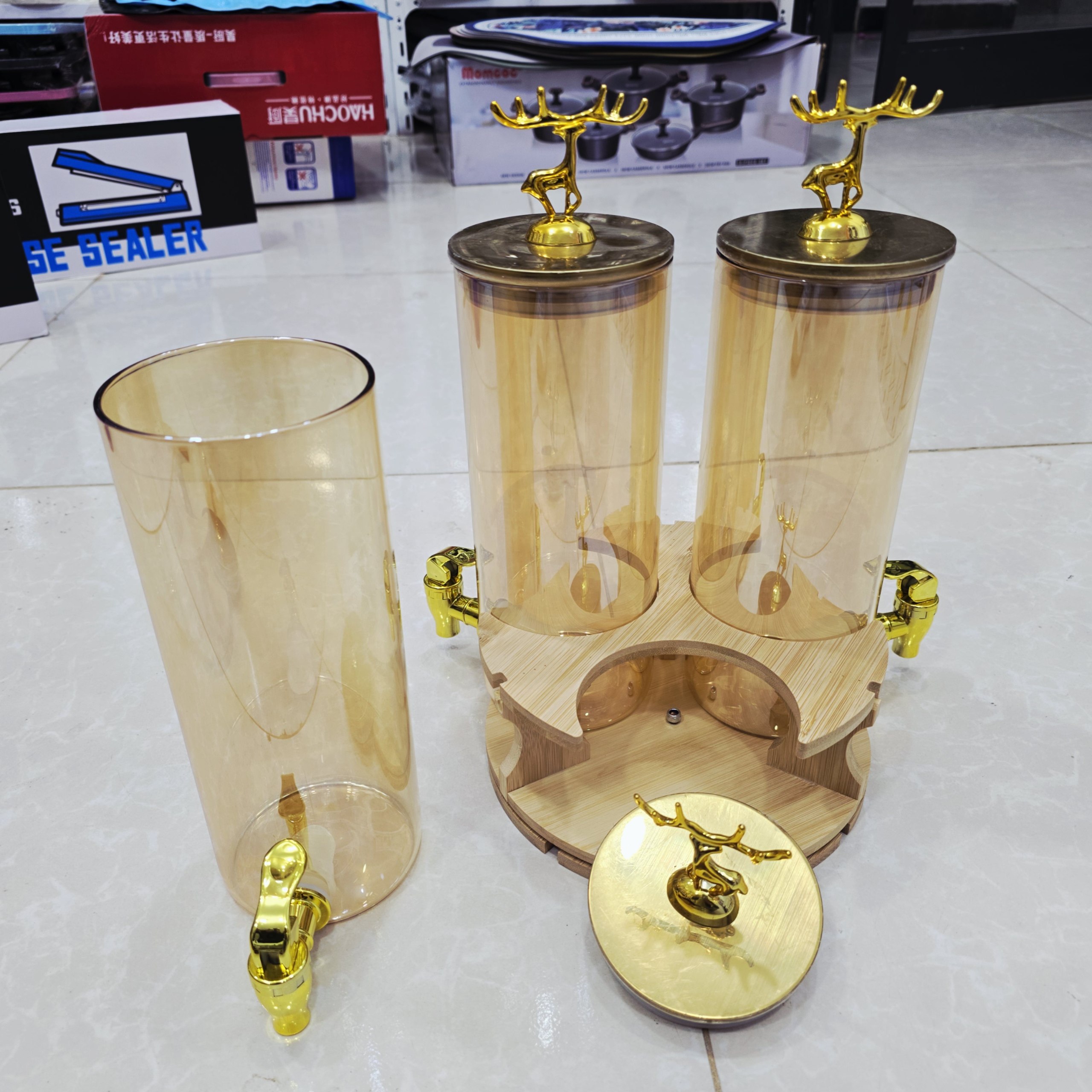 3 በ 1 ላይ የሆነ የመጠጥ ማቅረቢያ